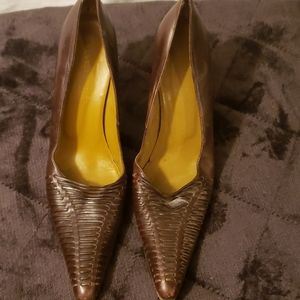 Fabulous Brown Leather KENNETH COLE pumps